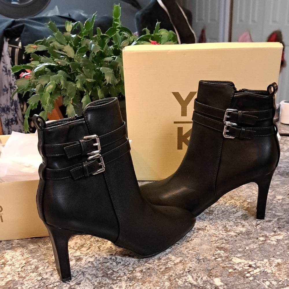NWT Yoki Black Ankle Booties